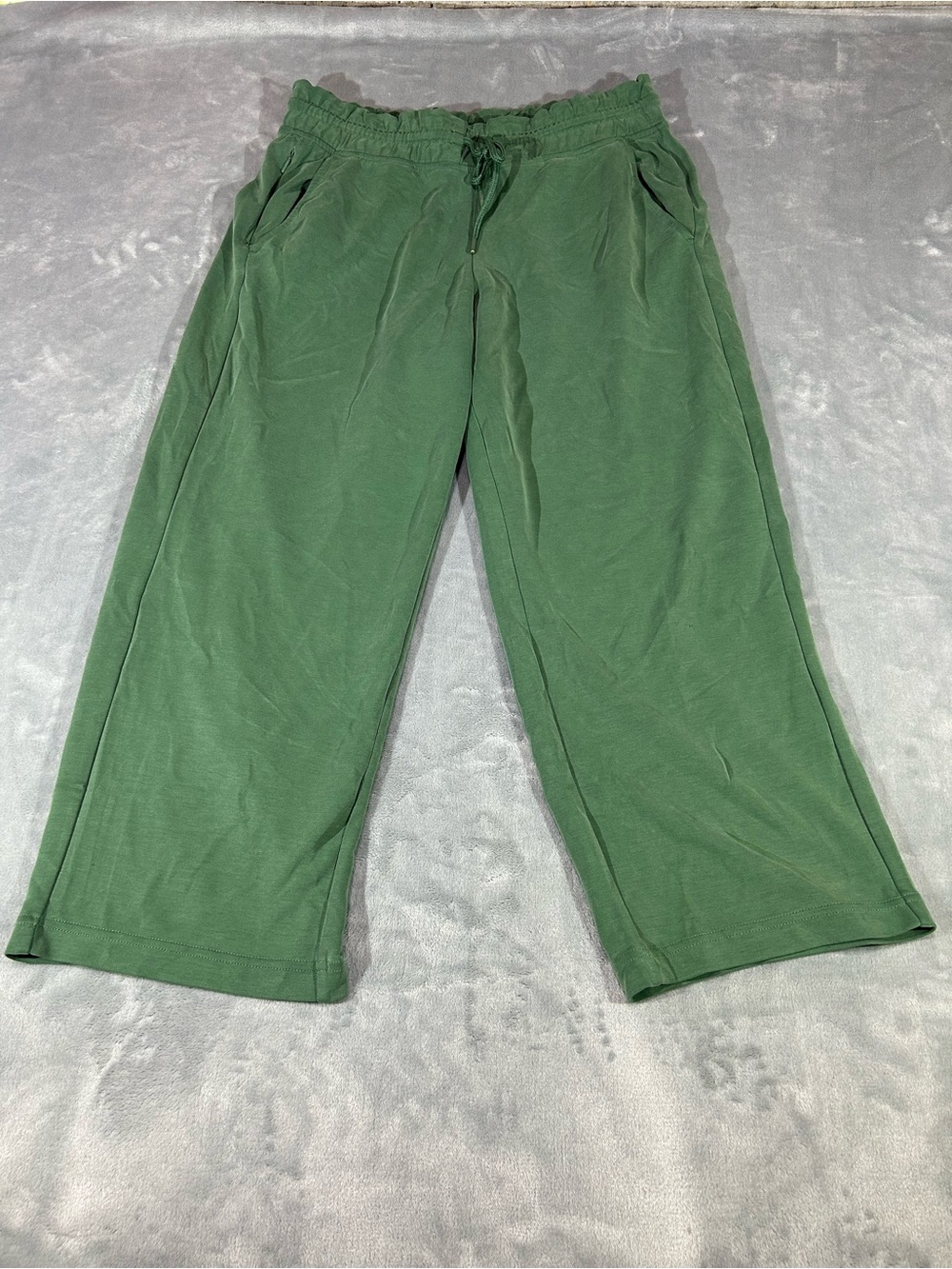 Athleta Seasoft Straight crop Pants Green Drawstring Elastic Waist Size M